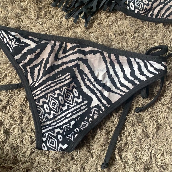 Tribal print two piece fringed bikini - Picture 7 of 8